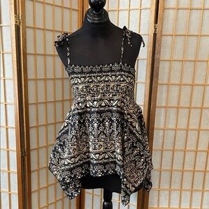 Y2K L.E.I Black and Beige Patterned Tie Top With Tank